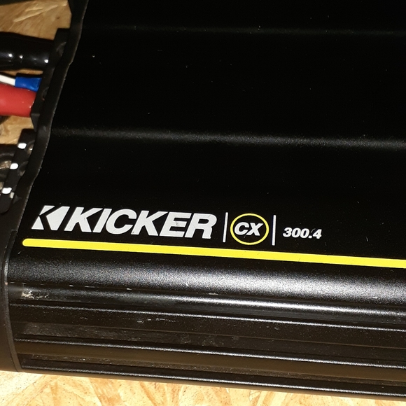 CX Kicker Amp - Picture 2 of 6
